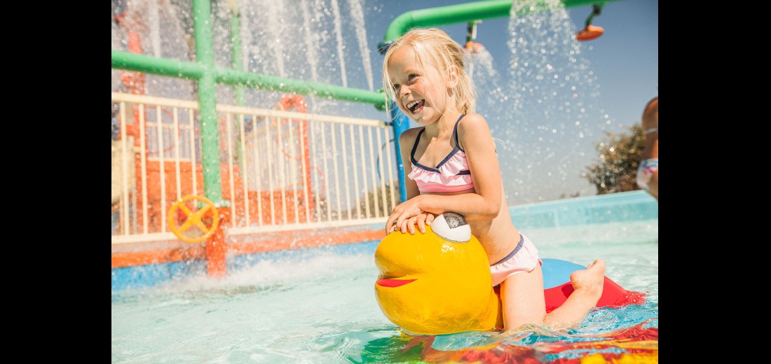 Spelen in de waterspeeltuin